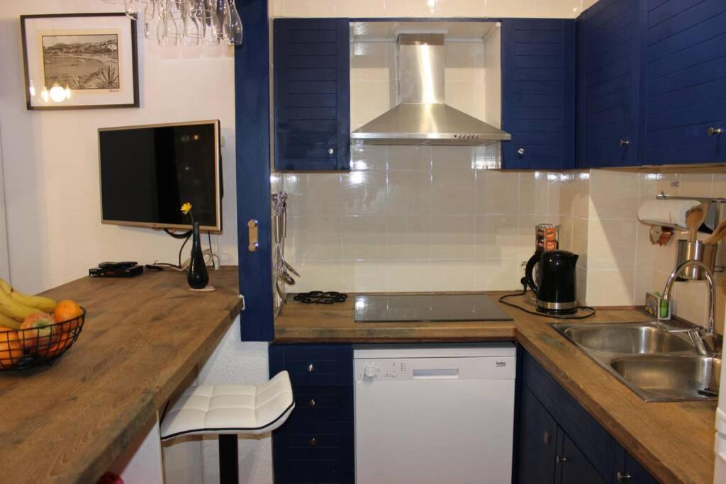 Luxury 4 Bed Apartment On Coastal Footpath At Cap Ras Llança Exterior foto